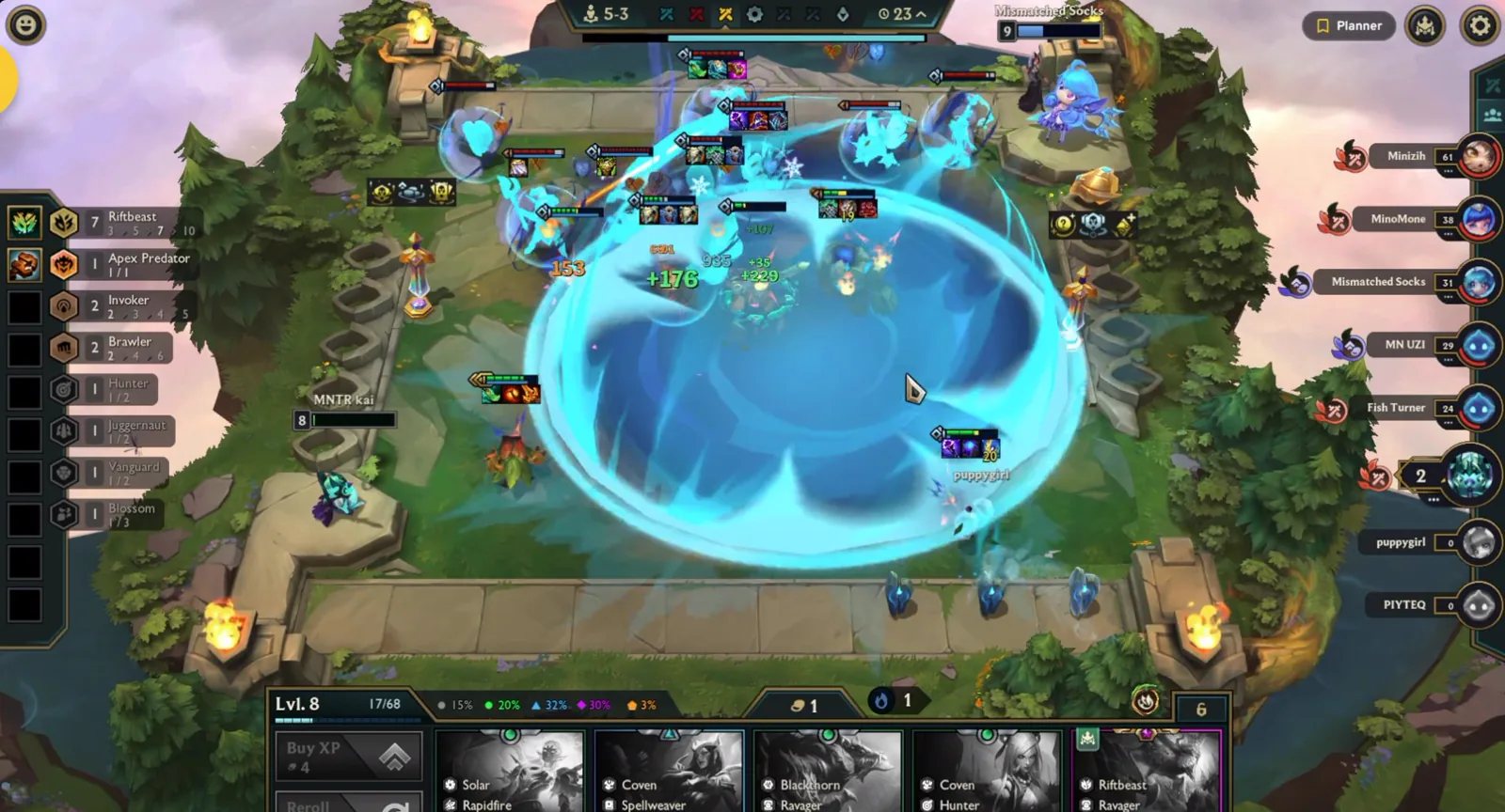 ระหว่างร่าย ult — วงพลังของ Ahri คลุมเกือบครึ่งบอร์ด โดนหลายตัวพร้อมกัน